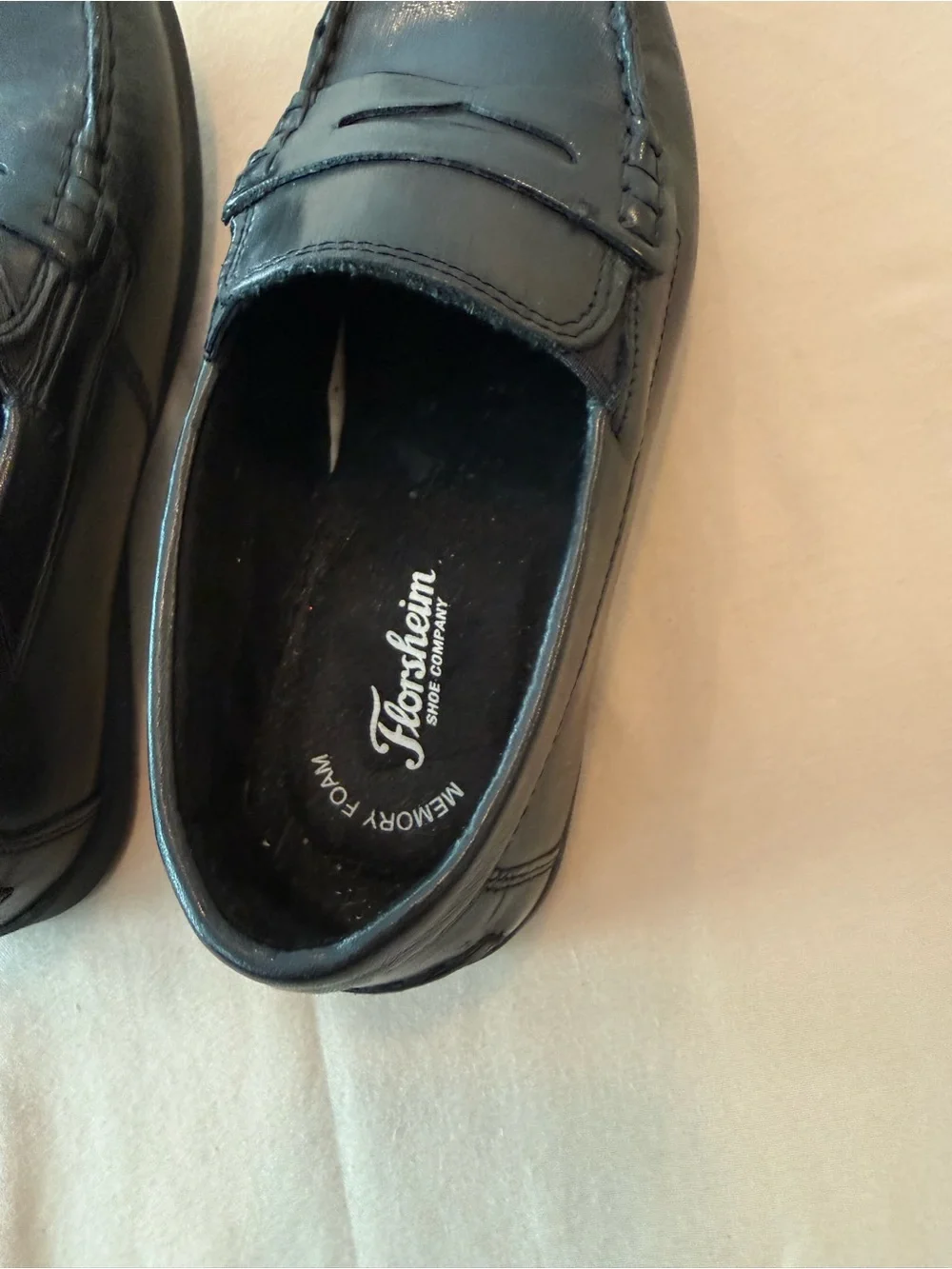 Florsheim Kids Boys Black Leather Penny Loafers, Size 5.5 Medium.
